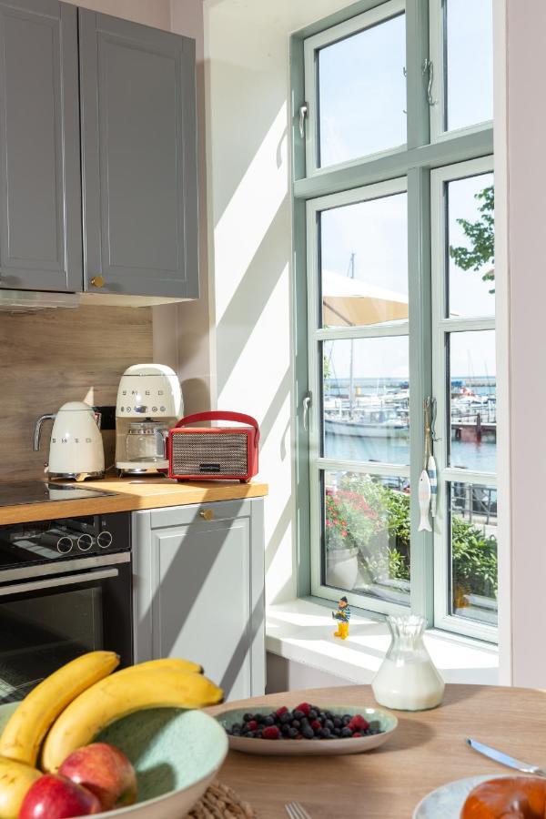 Kapitaenshaus In Wasserlage! Traumapartments Warnemuende Rostock Extérieur photo